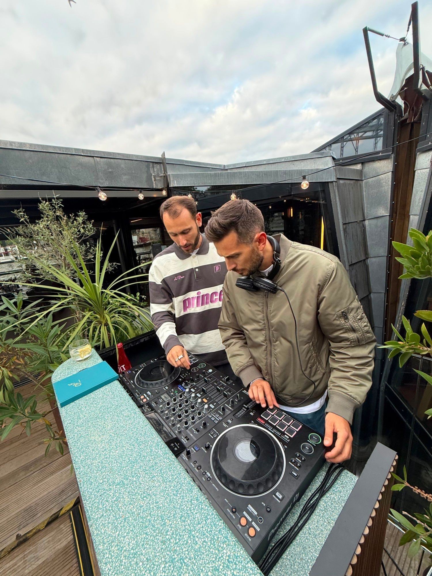 WARION en set B2B sur un rooftop